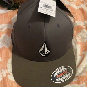 Volcom Hat fitted NWT